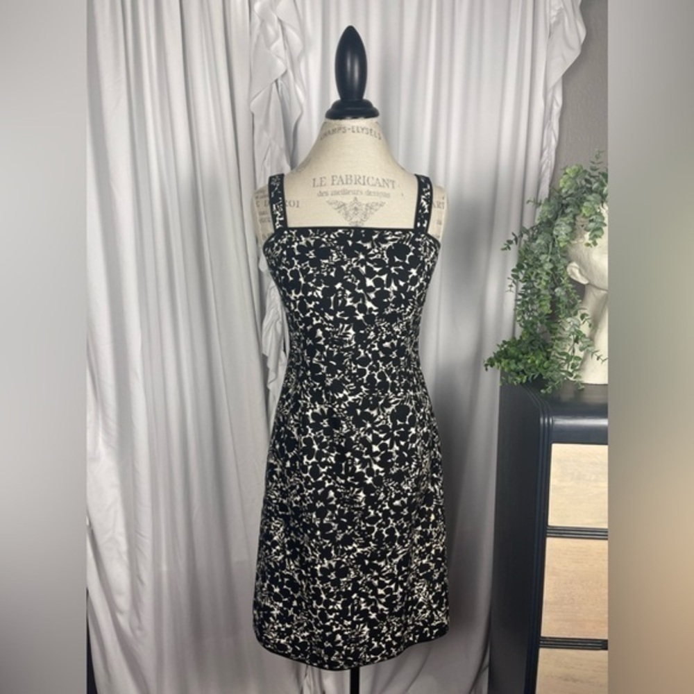 Ann Taylor Black & White Sleeveless Floral Dress Size 6